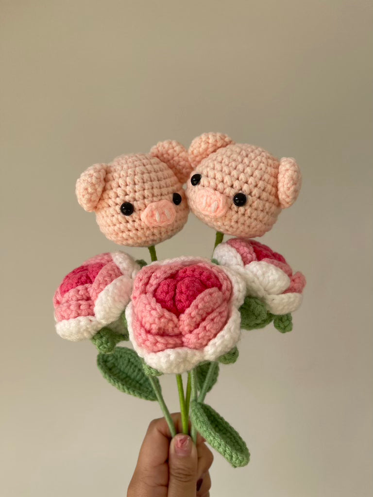 Yarntastic Long-lasting Flower Bouquet - 3 Roses (= I love you) and 2 Little Piggies