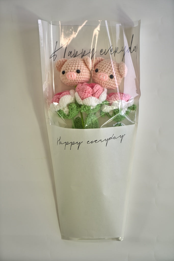 Yarntastic Long-lasting Flower Bouquet - 3 Roses (= I love you) and 2 Little Piggies